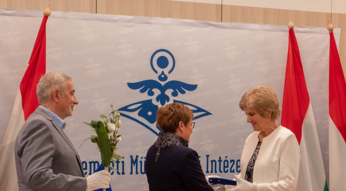 Kitüntetéseket adtak át a Nemzeti Művelődési Intézetben – A Bástya Nyugdíjas Klub vezetőjét is díjazták