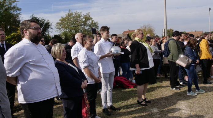 Letették a 150 férőhelyes kollégium alapkövét Mórahalmon – A háromszintes intézmény egy év múlva már fogadhatja a diákokat