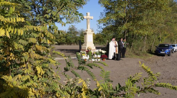 Keresztszentelés a zákányszéki Bogárzói Iskolánál