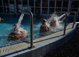 Téli szezonra készül a fürdő – Idén nem fedik le az úszómedencét sátorral Mórahalmon