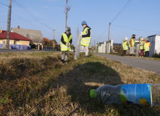 Három iskola diákjai gyűjtötték közösen a szemetet Mórahalmon