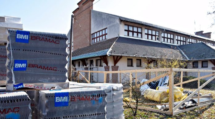 Még több energiát spórol Domaszék a sportcsarnok tetőfelújításával