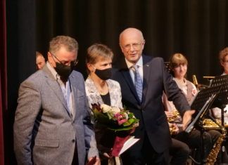 Pedagógus házaspárt, fiatal tubaművészt és egy díjugrató testvérpárt tüntettek ki a mórahalmi újévi koncerten