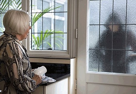 Új módszerrel vernek át gyanútlan időseket Mórahalmon