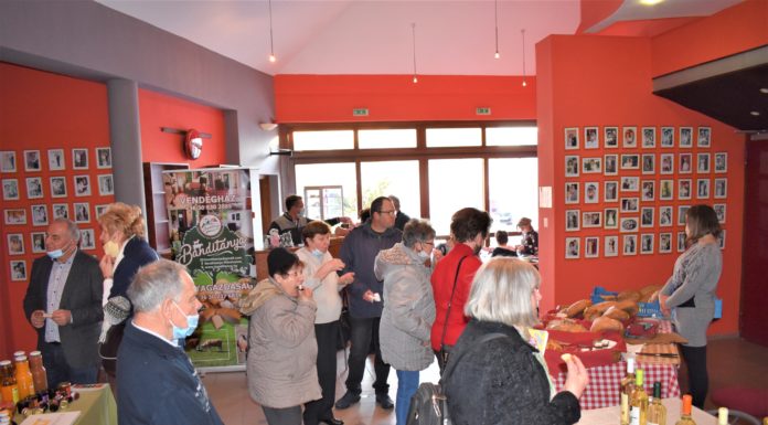 Homokháti kínáló Mórahalmon – Helyi termékek szerepét erősítették a turizmusban