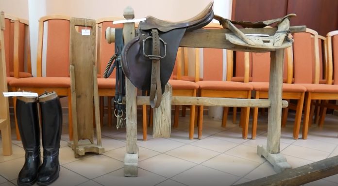 „Karikás ostortól a lőcsös kocsiig”- Horthy-ereklyéket is bemutatnak az Aranyszöm kiállításán