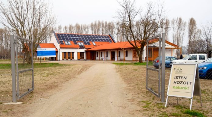 Képzési központ, közösségi tér és szálláshely egyben – Stella Maris néven adtak át vendégházat Domaszéken