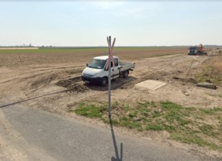 Lezárnak egy vasúti átjárót Röszkén, terelik a forgalmat
