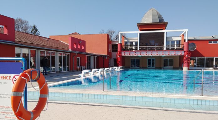 Partival készül a Strandok Éjszakájára a mórahalmi fürdő