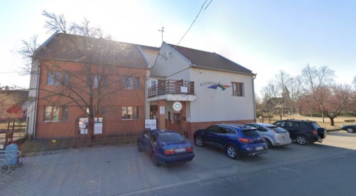 Gőzerővel folyik a munka, felújítják a zákányszéki polgármesteri hivatalt