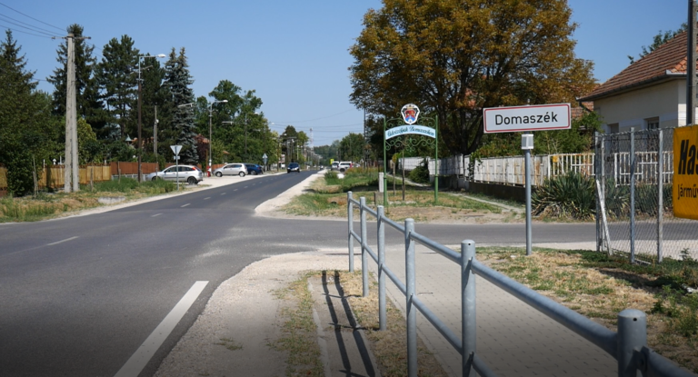 „ Az útjavítások a domaszéki közösség erejét is jelképezik”- a végéhez közeledik a település belterületi úthálózatának felújítása