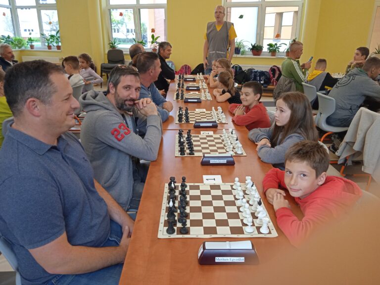 Melyik a „legsakkosabb” mórahalmi család? – közösségépítő sakkverseny a Szent László iskolában