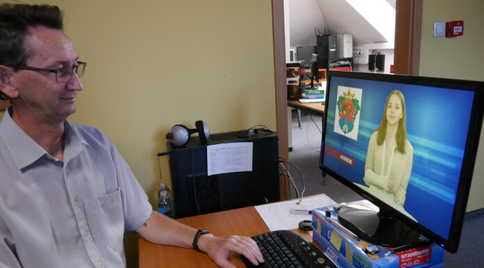 Diákok vendégeskedtek a Móra-Net Televíziónál