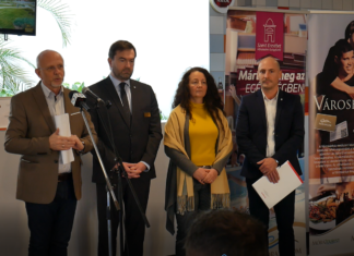 Fantasztikus turisztikai siker Mórahalmon – díjazták a fürdőt és a Colosseumot