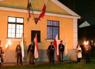 A mórahalmi lengyel katona története elevenedik meg a kétnyelvű emléktáblán – a függetlenség napja alkalmából koszorúztak