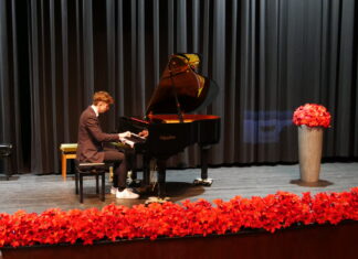 Ifjú zongoristák a mórahalmi Aranyszömben