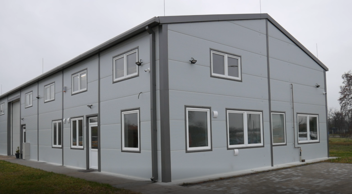 Üzemcsarnokot adtak át Sándorfalván