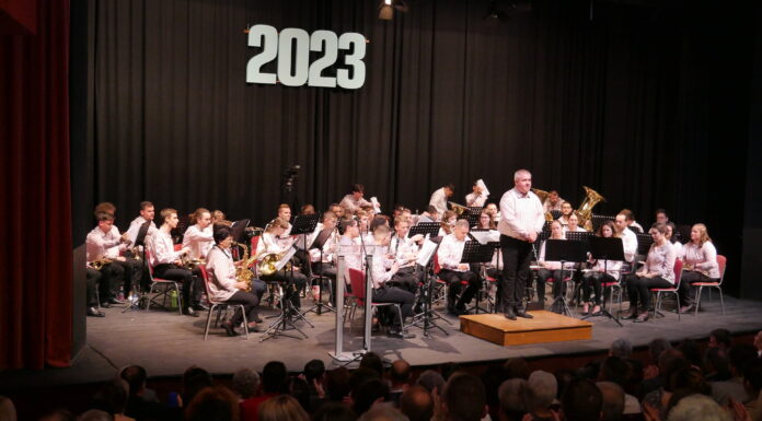 Örömmel telt szívek, az új esztendőbe vetett hit – zajos sikert aratott a mórahalmi Újévi Hangverseny