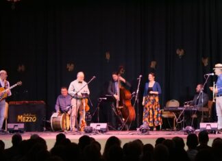 Nagy sikert aratott Csík János és a Mezzo zenekar Mórahalmon