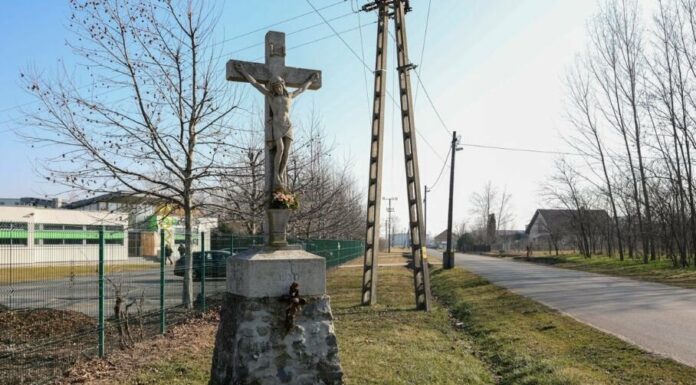 Települési értékké váltak a mórahalmi útszéli keresztek