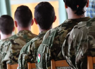 Honvédségi toborzó a mórahalmi vásárban