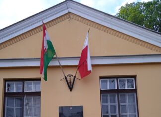 Sakkverseny, ereklyeszentelés és koszorúzás a mórahalmi lengyel-magyar napon