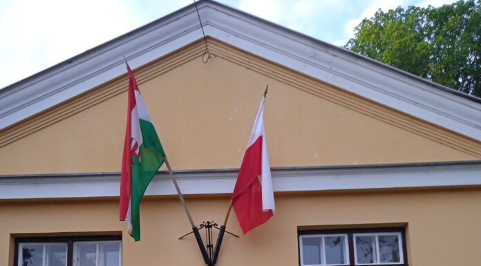 Sakkverseny, ereklyeszentelés és koszorúzás a mórahalmi lengyel-magyar napon