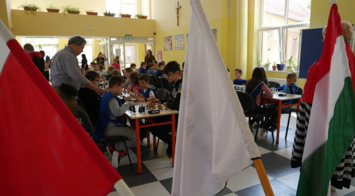 Megkezdődött a Wojtyla Kupa sakkverseny a mórahalmi katolikus általános iskolában