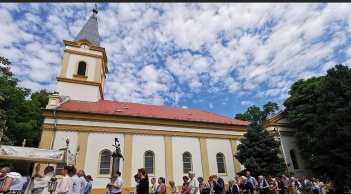 Úrnapi búcsúi szentmise és körmenet Mórahalmon