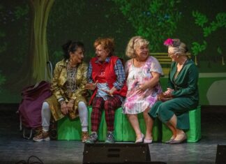 Fergeteges bulit csaptak az Öreglányok szombat este Mórahalmon