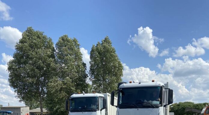 Új hulladékgyűjtő gépjárművek érkeztek Mórahalomra