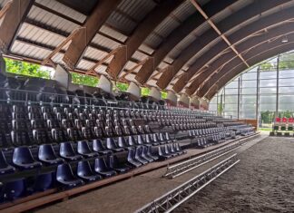 Átépítik a mórahalmi lovas színházat