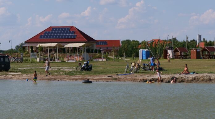 Már lehet strandolni a mórahalmi Szent János tóban