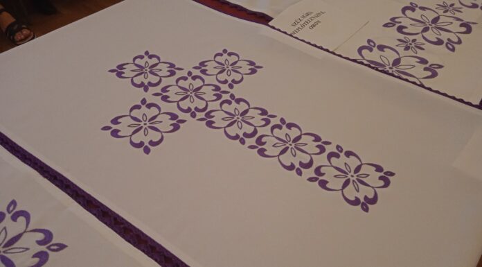 Igazi kuriózum a Homokháti Búcsú kísérő rendezvénye – oltárterítők kiállítása Mórahalmon