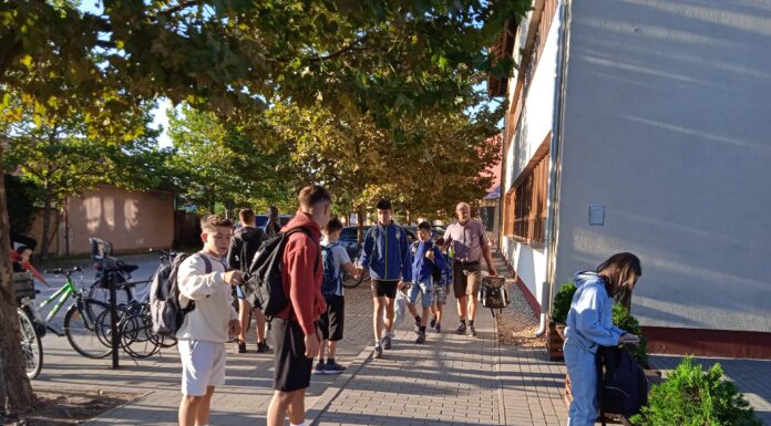 Mórahalmon is becsengettek