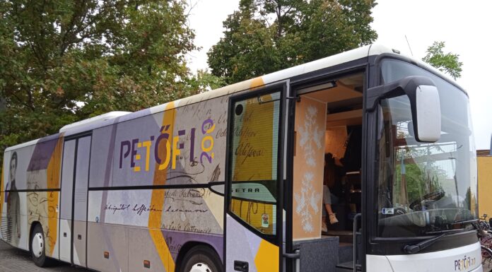 Házhoz jött a kiállítás Mórahalmon