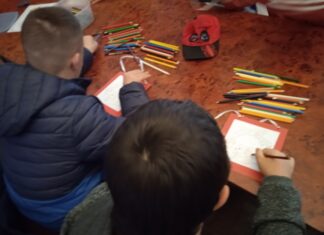 Papírszínházban nézhettek mesét a mórahalmi Fejlesztőház gondozottjai