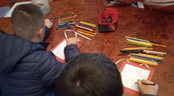 Papírszínházban nézhettek mesét a mórahalmi Fejlesztőház gondozottjai