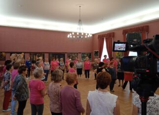 Nyugdíjasok „örömtáncoltak” az Aranyszömben