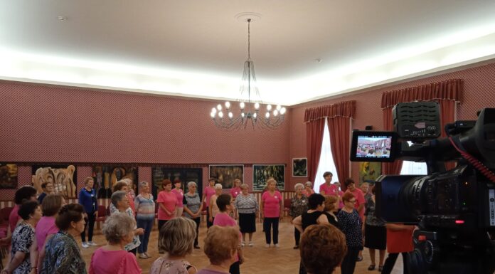 Nyugdíjasok „örömtáncoltak” az Aranyszömben