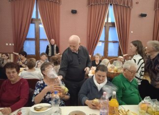 Együtt karácsonyozott a mórahalmi Napfény Nyugdíjas Klub és a Parasztkórus