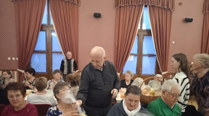 Együtt karácsonyozott a mórahalmi Napfény Nyugdíjas Klub és a Parasztkórus