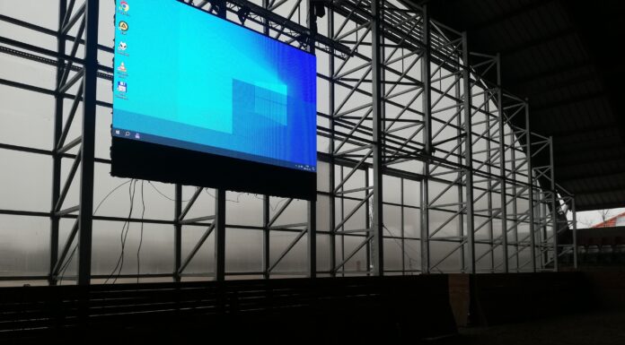 Elkészült a ledfal a jövő szombati mórahalmi fogathajtó versenyre