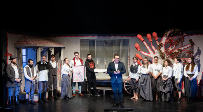 Mórahalmon ünnepelte jubileumi előadását a Déryné Társulat