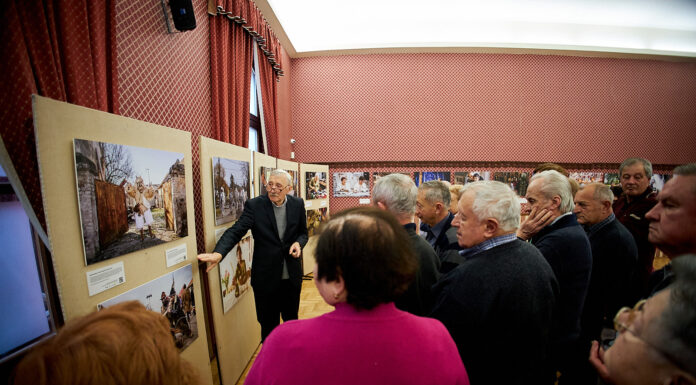 Népi mesterségek, maskarás figurák, perdülő szoknyák – hit és hagyomány a mórahalmi tárlaton