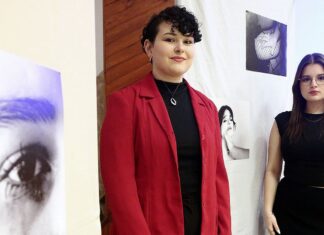 Megrázó képek a bántalmazásról – fotókiállítás Ruzsán