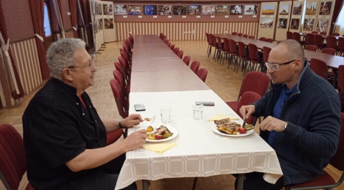 A csülök is jól sikerült a mórahalmi Aranyszöm kemencéjében