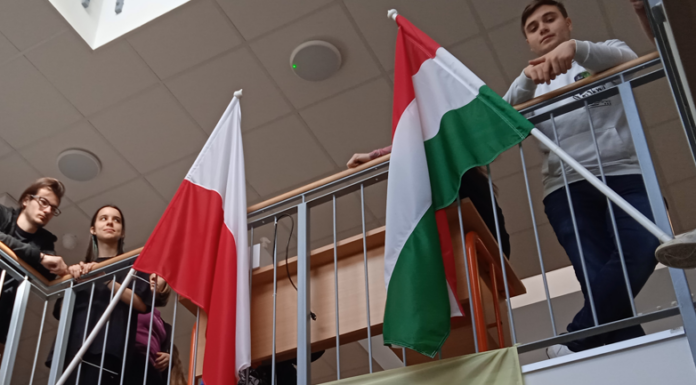 Kiállítással ünneplik a lengyel-magyar barátságot a mórahalmi szakképző iskolában