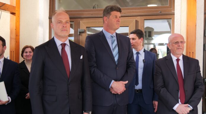 A honvédelmi miniszter nyitotta meg a mórahalmi kiállítást