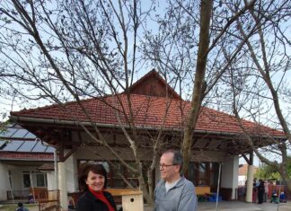 Madárodút ajándékoztak a mórahalmi nagycsaládosok a helyi gyerekeknek